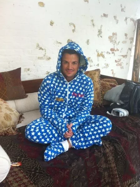 Peter Andre Tweets Picture in Onesie